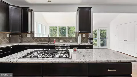 Kitchen - 43080 Addlestone Pl, Ashburn, VA 20148 photo 3 of 3