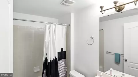 Bath - 43080 Addlestone Pl, Ashburn, VA 20148 photo 3 of 4
