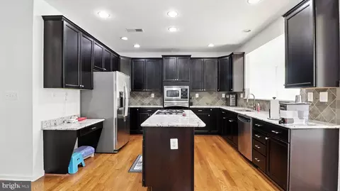 Kitchen - 43080 Addlestone Pl, Ashburn, VA 20148 photo 1 of 3