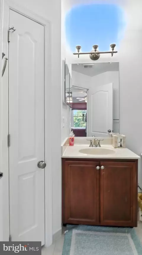 Bath - 43080 Addlestone Pl, Ashburn, VA 20148 photo 4 of 4
