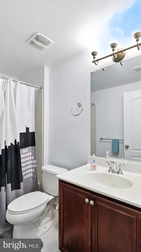 Bath - 43080 Addlestone Pl, Ashburn, VA 20148 photo 2 of 4