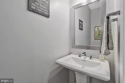 Entry Way - 42364 Zenith Ter, Ashburn, VA 20148 photo 14 of 15