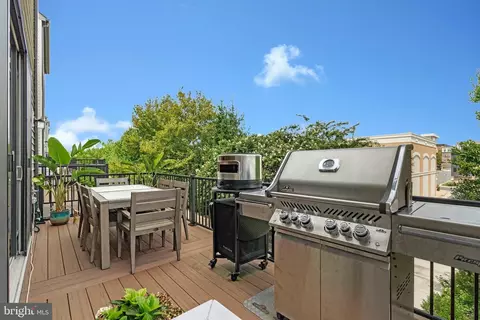 Exterior - 42364 Zenith Ter, Ashburn, VA 20148 photo 4 of 17