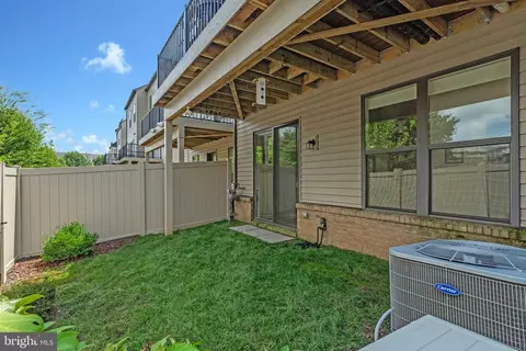 Exterior - 42364 Zenith Ter, Ashburn, VA 20148 photo 7 of 17