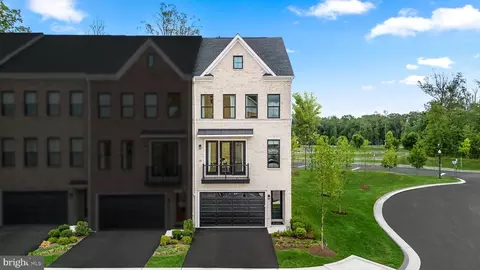 42129 Shining Star Sq, Ashburn, VA 20148