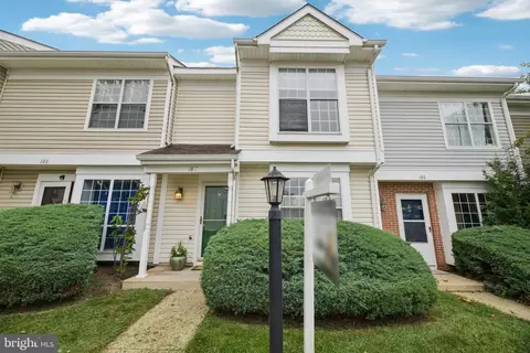 187 Saint Johns Sq, Sterling, VA 20164