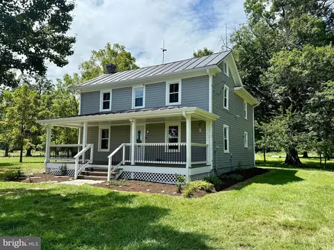 15543 Edgegrove Rd, Hillsboro, VA 20132