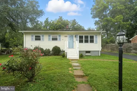 311 S 26th St, Purcellville, VA 20132