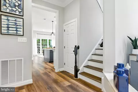 Entry Way - 22530 Forest Run Dr, Ashburn, VA 20148 photo 9 of 30