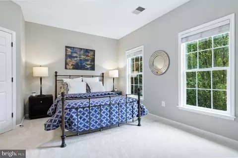 Bedroom - 22530 Forest Run Dr, Ashburn, VA 20148 photo 5 of 10