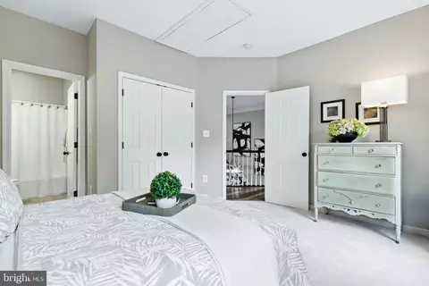 Bedroom - 22530 Forest Run Dr, Ashburn, VA 20148 photo 8 of 10
