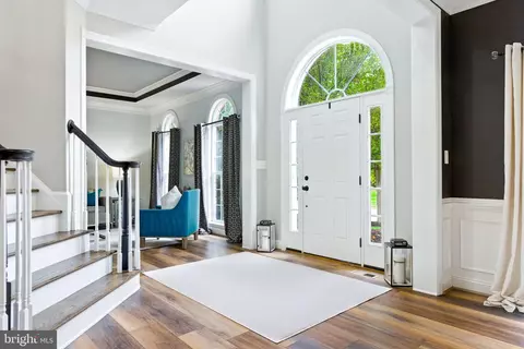 Entry Way - 22530 Forest Run Dr, Ashburn, VA 20148 photo 1 of 30