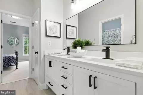 Bath - 22530 Forest Run Dr, Ashburn, VA 20148 photo 6 of 10