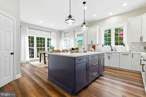 Entry Way - 22530 Forest Run Dr, Ashburn, VA 20148 photo 10 of 30