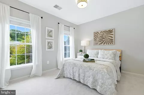 Bedroom - 22530 Forest Run Dr, Ashburn, VA 20148 photo 7 of 10