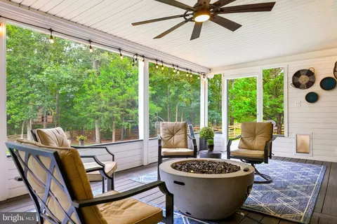 Exterior - 22530 Forest Run Dr, Ashburn, VA 20148 photo 5 of 12