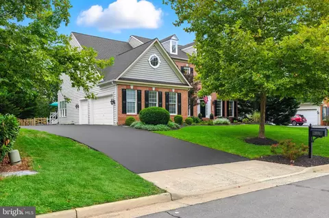 Exterior - 22530 Forest Run Dr, Ashburn, VA 20148 photo 2 of 12