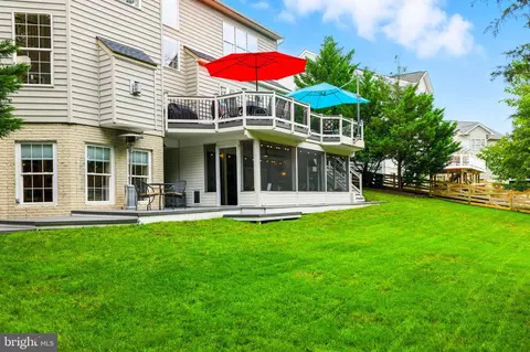 Exterior - 22530 Forest Run Dr, Ashburn, VA 20148 photo 4 of 12