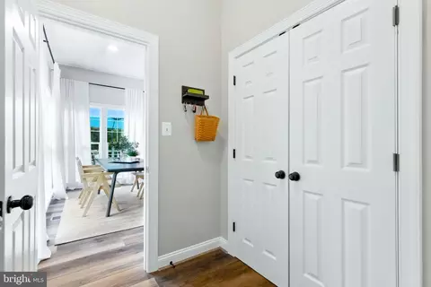 Entry Way - 22530 Forest Run Dr, Ashburn, VA 20148 photo 14 of 30