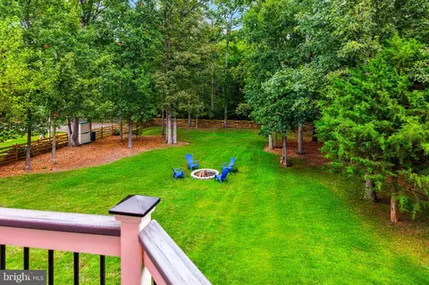 Exterior - 22530 Forest Run Dr, Ashburn, VA 20148 photo 3 of 12