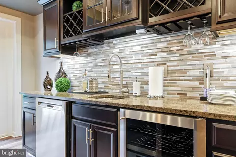 Kitchen - 22530 Forest Run Dr, Ashburn, VA 20148 photo 3 of 4