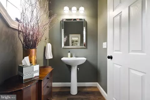 Entry Way - 22530 Forest Run Dr, Ashburn, VA 20148 photo 7 of 30