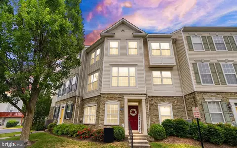 21776 Dragons Green Sq, Ashburn, VA 20147