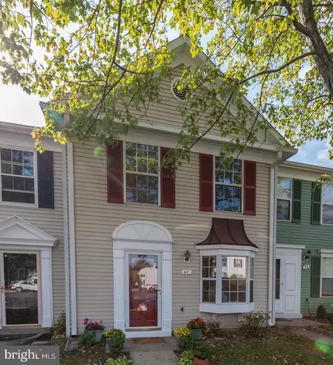 47 Quincy Ct, Sterling, VA 20165