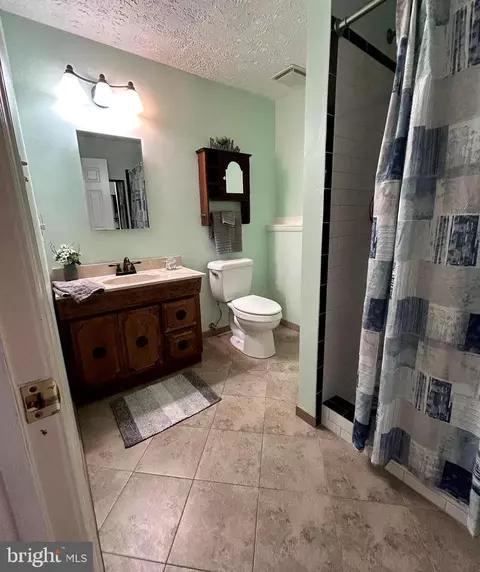 Bath - 229 Applegate Dr, Sterling, VA 20164 photo 5 of 5