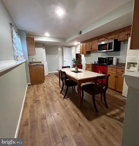 Kitchen - 229 Applegate Dr, Sterling, VA 20164 photo 4 of 4