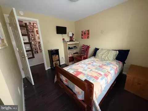Bedroom - 229 Applegate Dr, Sterling, VA 20164 photo 2 of 5