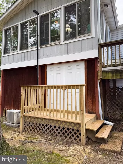 Exterior - 229 Applegate Dr, Sterling, VA 20164 photo 8 of 10