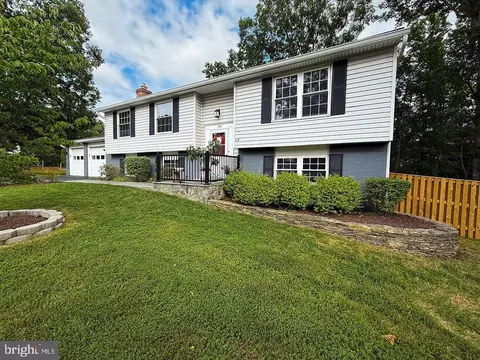 Exterior - 229 Applegate Dr, Sterling, VA 20164 photo 2 of 10