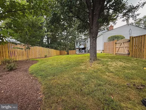Exterior - 229 Applegate Dr, Sterling, VA 20164 photo 5 of 10