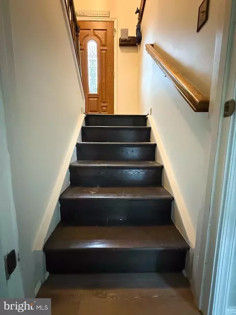 Entry Way - 229 Applegate Dr, Sterling, VA 20164 photo 4 of 5