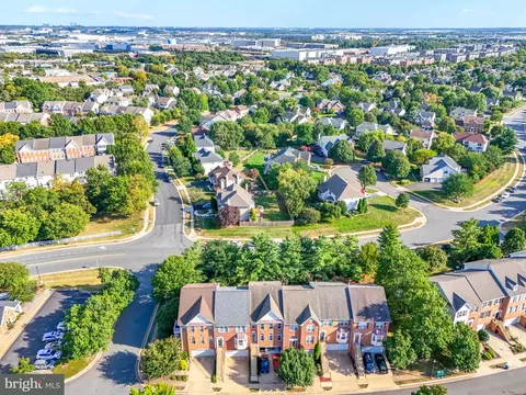 43791 Steinbeck Sq, Ashburn, VA 20147