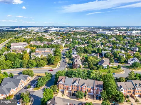 43791 Steinbeck Sq, Ashburn, VA 20147 photo 3