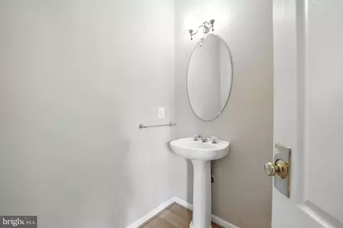 43791 Steinbeck Sq, Ashburn, VA 20147 photo 11