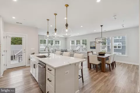 21630 Hawksbill High Cir #302, Sterling, VA 20164