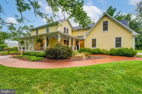 17302 Simmons Rd, Purcellville, VA 20132