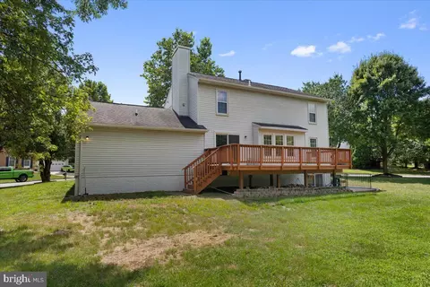 Exterior - 1929 E Beech Rd, Sterling, VA 20164 photo 6 of 8