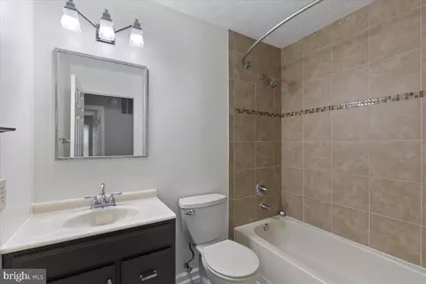 Bath - 1929 E Beech Rd, Sterling, VA 20164 photo 3 of 4