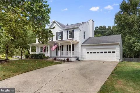 Exterior - 1929 E Beech Rd, Sterling, VA 20164 photo 2 of 8