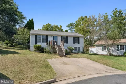 127 Oak View Dr SE, Leesburg, VA 20175