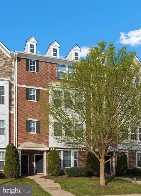 44075 Peirosa Ter, Chantilly, VA 20152