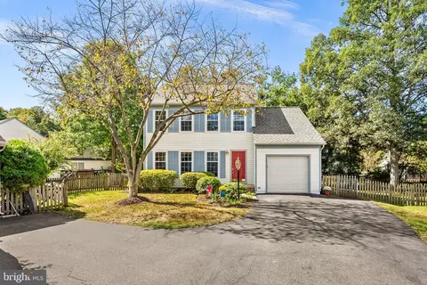 16 Newland Ct, Sterling, VA 20165