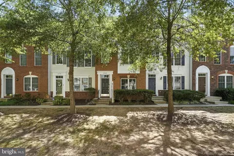 42768 Kearney Ter, Chantilly, VA 20152
