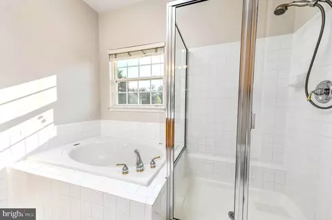 Bath - 20885 Conesus Sq, Ashburn, VA 20147 photo 2 of 4