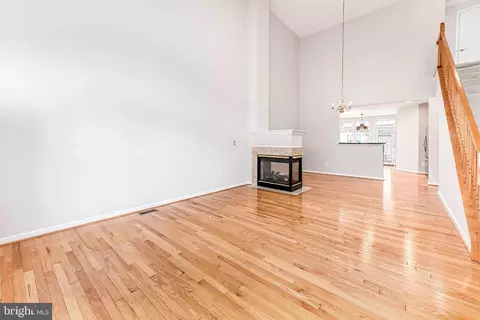 Living - 20885 Conesus Sq, Ashburn, VA 20147 photo 3 of 8