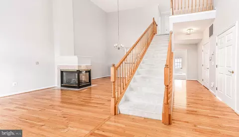 Living - 20885 Conesus Sq, Ashburn, VA 20147 photo 6 of 8